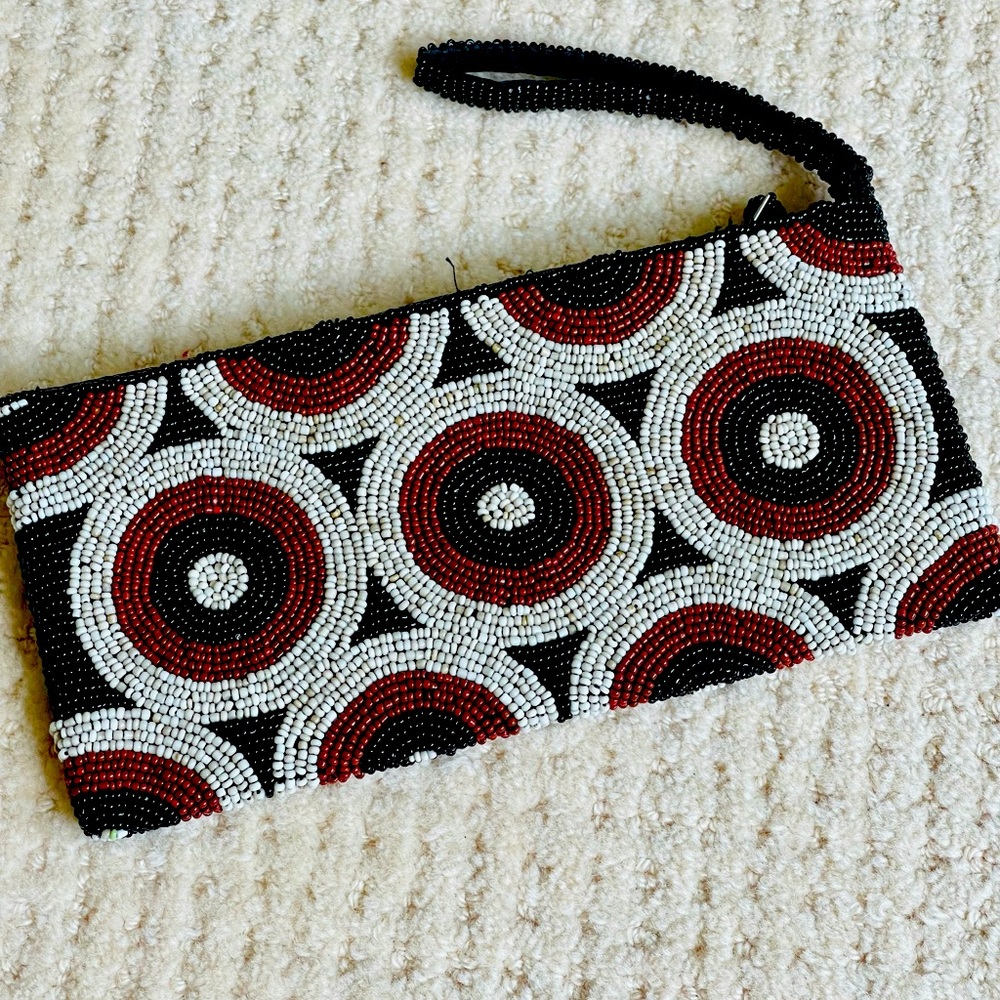 Beaded wristlet
